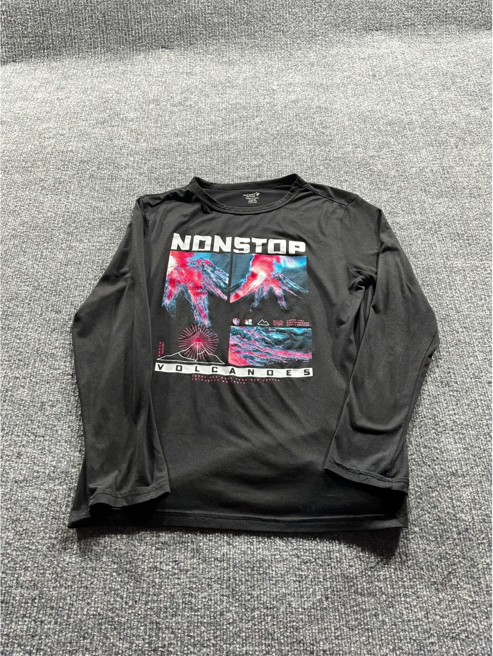 Old Navy Active Nonstop Volcanoes Graphic Long Sleeve Shirt Large